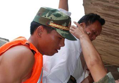 74�����˺�ˮ�м�������ҹ����Ȱ���鳲(ͼ)