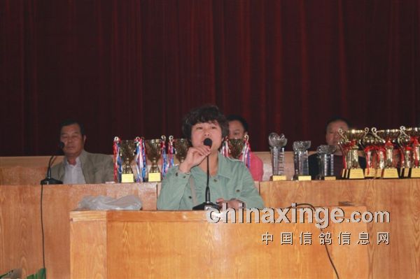 80��Ů��ʦ�̳и�ҵ ���θ����ϯ(ͼ)