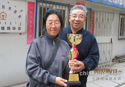 ���;ֻ�ͷ�ڶ���300����ʵ��(ͼ)