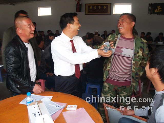 ��ɽ���ڷɹ����������(ͼ)