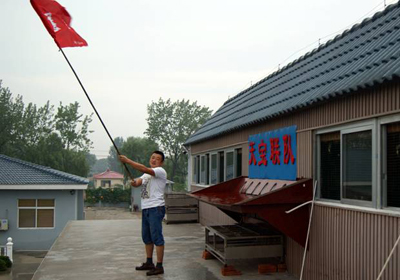 �����ӽ��Ѿ��ֲ������Ŷӱ�սæ(ͼ)