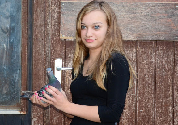 ����ʱ17����Ů���ڷ�˹����������(ͼ)