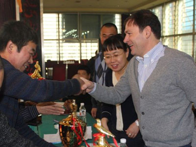 ����ʱ������˹.����Ϊͨ�ɸ��Ѱ佱(ͼ)