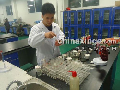 �绪��ï����90��ִҵ��ҽʦ���Һ�(ͼ)