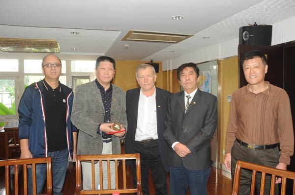 ���ʸ�����ϯ�¹���Э��ϯ�ݷ��Ϻ��и��