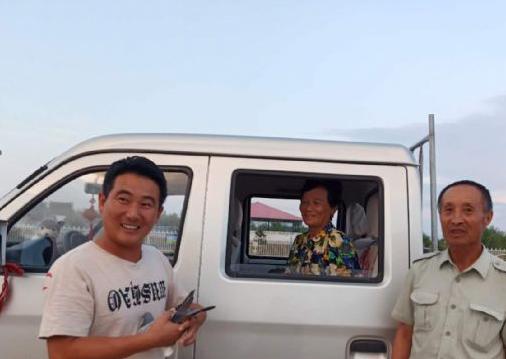 ���Ŀ����߾��ֲ���Χ�ĺ��ھӣ�ͼ��