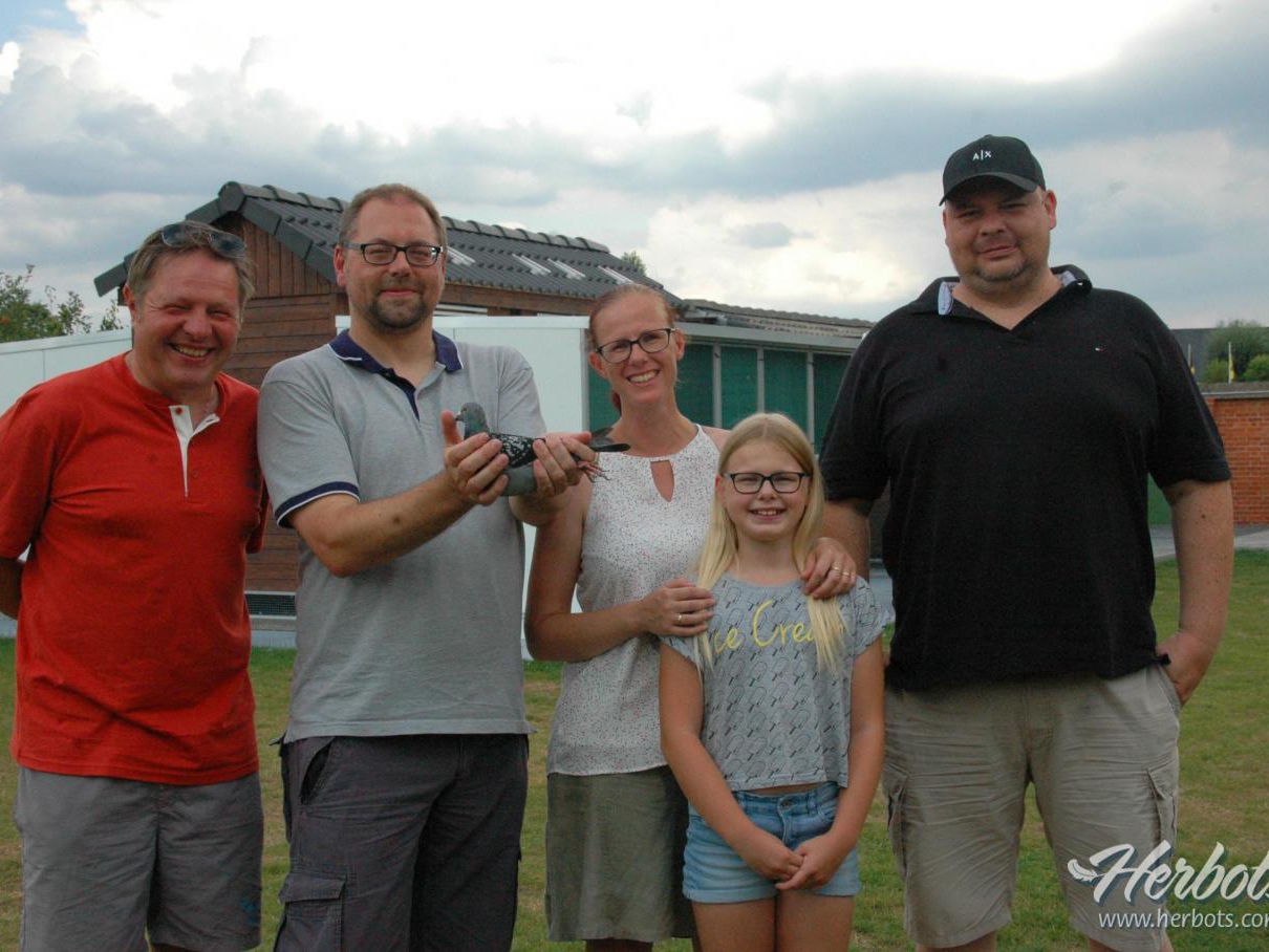 ����³������һ������׸���ھ�����