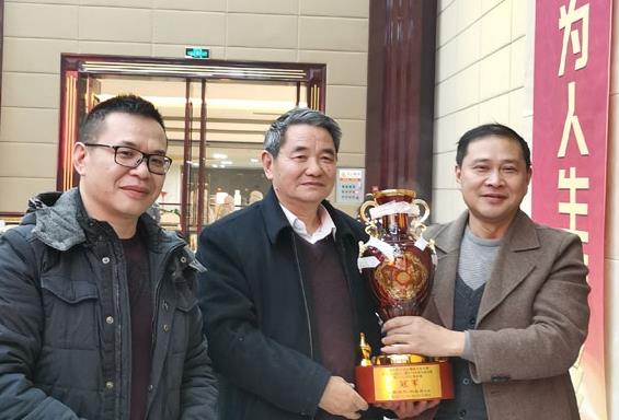 �ھ����������ɵģ����������͡�����С��